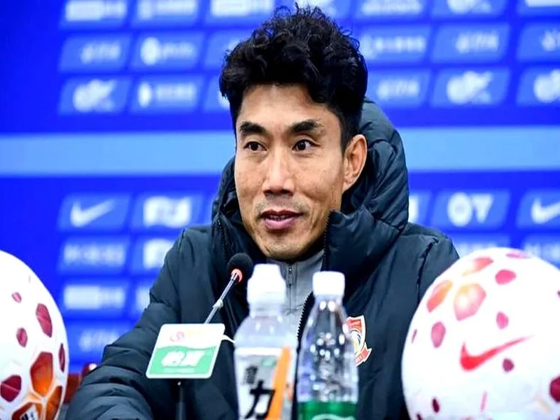 直播吧：红黄牌停赛通知显示，郑智言语攻击裁判被追加停赛1场